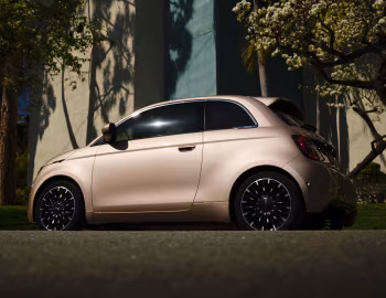 2024–pr. Fiat 500e Inspired By Beauty [North America] (332) '2024–pr.