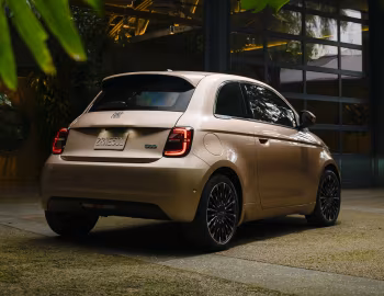 2024–pr. Fiat 500e Inspired By Beauty [North America] (332) '2024–pr.