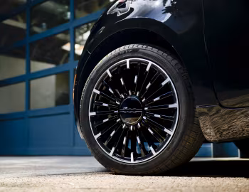 2024–pr. Fiat 500e Inspired By Music [North America] (332) '2024–pr.
