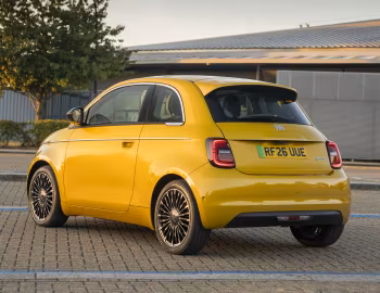 Fiat 500e La Prima [UK-spec] (332) '2025–至今