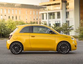 Fiat 500e La Prima [UK-spec] (332) '2025–至今