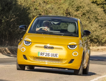 Fiat 500e La Prima [UK-spec] (332) '2025–至今