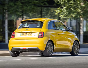 Fiat 500e La Prima [UK-spec] (332) '2025–至今