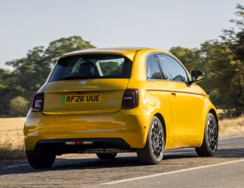 Fiat 500e La Prima [UK-spec] (332) '2025–至今