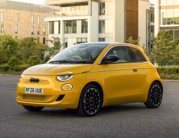 Fiat 500e La Prima [UK-spec] (332) '2025–至今