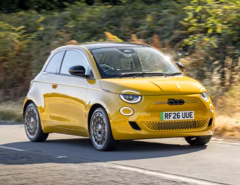Fiat 500e La Prima [UK-spec] (332) '2025–至今