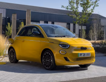 Fiat 500e La Prima [UK-spec] (332) '2025–至今