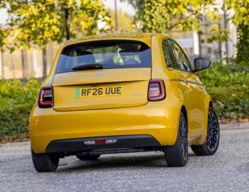 Fiat 500e La Prima [UK-spec] (332) '2025–至今