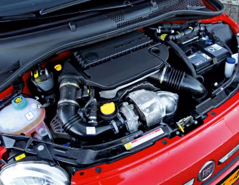 Bajo el capó Fiat 500S (312) '2013–15