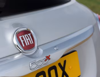 商标 Fiat 500X Cross [UK-spec] (334) '2015–18