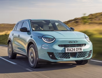 Fiat 600 Hybrid La Prima [UK-spec] (364) '2024–pr.