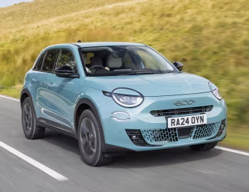 Fiat 600 Hybrid La Prima [UK-spec] (364) '2024–pr.
