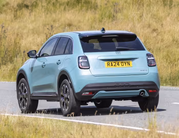 Fiat 600 Hybrid La Prima [UK-spec] (364) '2024–pr.
