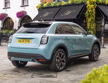 Fiat 600 Hybrid La Prima [UK-spec] (364) '2024–pr.