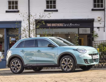 Fiat 600 Hybrid La Prima [UK-spec] (364) '2024–pr.