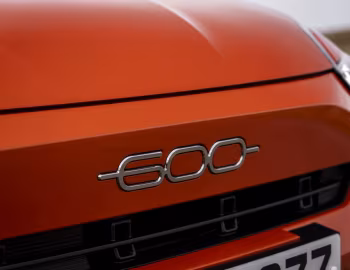 Fiat 600e La Prima [UK-spec] (365) '2024–pr.