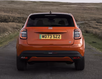 Fiat 600e La Prima [UK-spec] (365) '2024–pr.