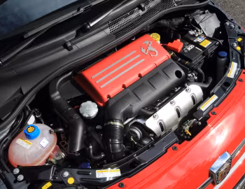 Sob o capô Abarth 595 Turismo [Japan] (312) '2013–16