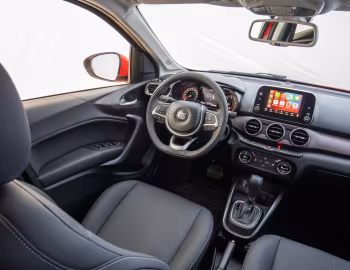 内饰 2021–22 Fiat Cronos Precision (359) '2020–22