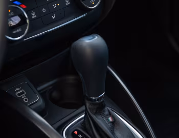 内饰 2021–22 Fiat Cronos Precision (359) '2020–22