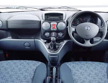 Panel frontal Fiat Doblò [UK-spec] (223) '2001–05