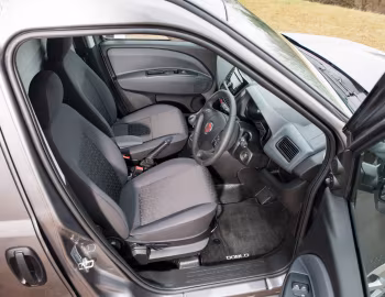 Interior Fiat Doblò XL [UK-spec] (263) '2015–22