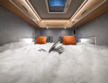 Interior 2025 Globe-Traveller Explorer 2Z '2024–25