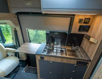 Interior 2022–24 la strada Avanti C '2021–24