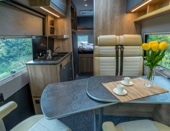 Interior 2022–24 la strada Avanti C '2021–24