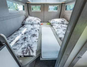 Interior 2023–24 la strada Avanti EB '2022–24