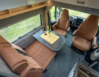 Interior 2023–24 la strada Avanti EB '2022–24