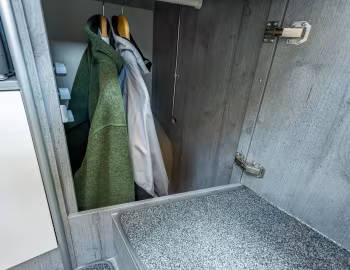 Interior 2023–24 la strada Avanti EB '2022–24