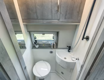 Interior 2023–24 la strada Avanti EB '2022–24