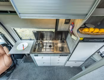 Interior 2023–24 la strada Avanti EB '2022–24