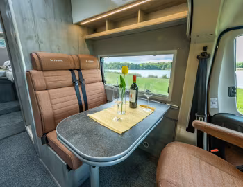Interior 2023–24 la strada Avanti EB '2022–24