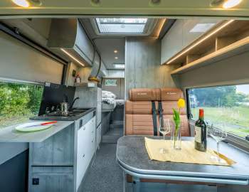 Interior 2023–24 la strada Avanti EB '2022–24