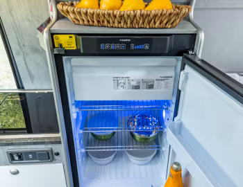 Interior 2023–24 la strada Avanti EB '2022–24