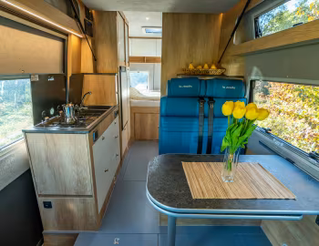 Interior 2022–24 la strada Avanti F '2021–24