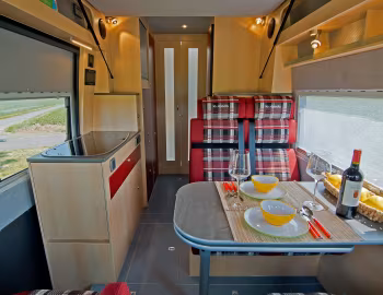 Interior 2018–21 la strada Avanti H '2017–21