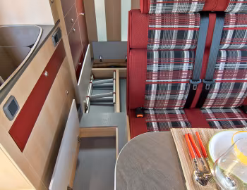 Interior 2018–21 la strada Avanti H '2017–21