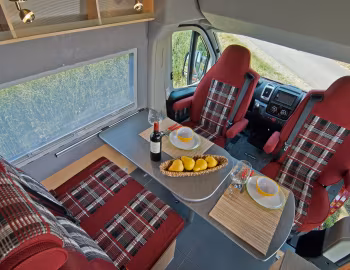Interior 2018–21 la strada Avanti H '2017–21
