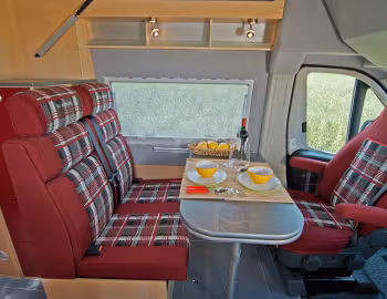 Interior 2018–21 la strada Avanti H '2017–21