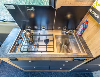 Interior 2022–24 la strada Avanti L '2021–24