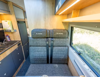 Interior 2022–24 la strada Avanti L '2021–24