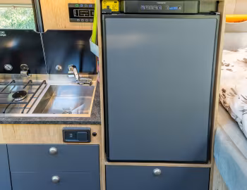 Interior 2022–24 la strada Avanti L '2021–24