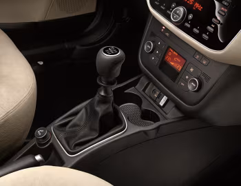 内饰 Fiat Linea (323) '2012–17