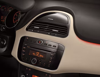 内饰 Fiat Linea (323) '2012–17