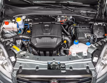 Bajo el capó 2015–16 Fiat Linea Absolute [Latam] (323) '2014–16