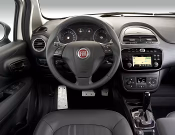 Panel frontal 2016 Fiat Linea Essence "BlackMotion" [Brazil] (323) '2015–16