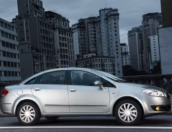 2015–16 Fiat Linea Essence [Latam] (323) '2014–16